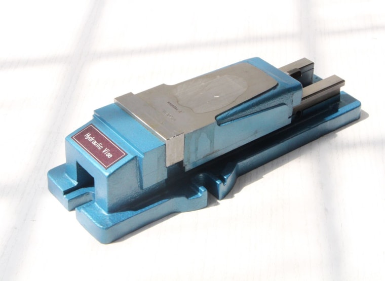 FREUTEK ATT0012 Hydraulic Vice 4" - 2500 Kg