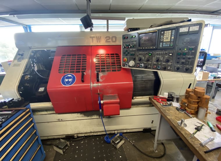 NAKAMURA TW-20 CNC lathe