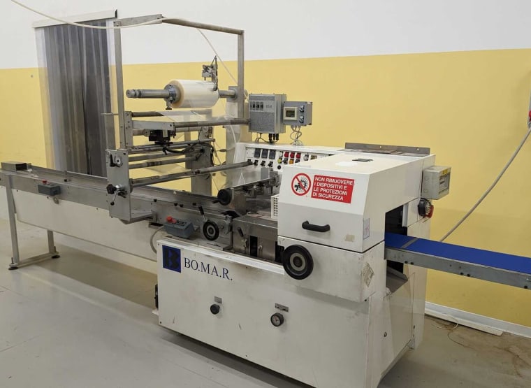 BOMAR flow-pack packaging machine