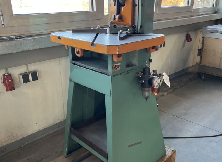 COMACA Notching machine