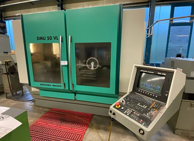 DECKEL MAHO DMU 50 VL double workstation machining center