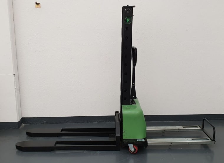 FREUTEK HYD0002 Self-loading Pallet Stacker -1300 mm