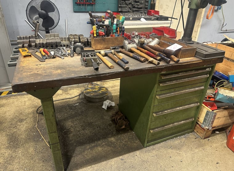 GARANT workbench with contents