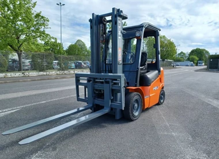 HELI CPCD25 DIESEL FRONT FORKLIFT TRUCK