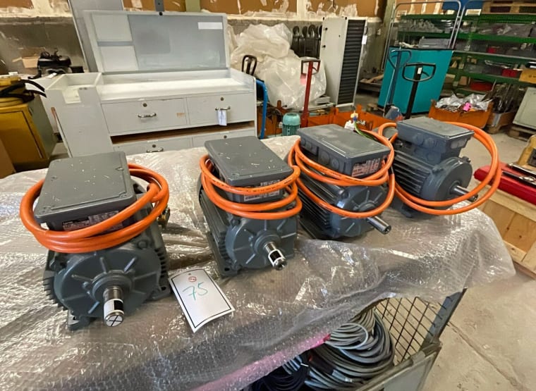 LENZE Lot Electric motors four pieces 1.5 kW