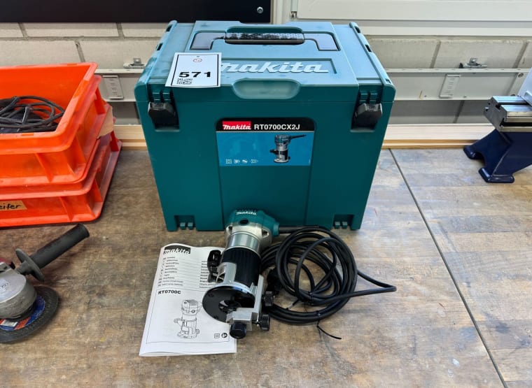 MAKITA RT0700CX2J one-handed router