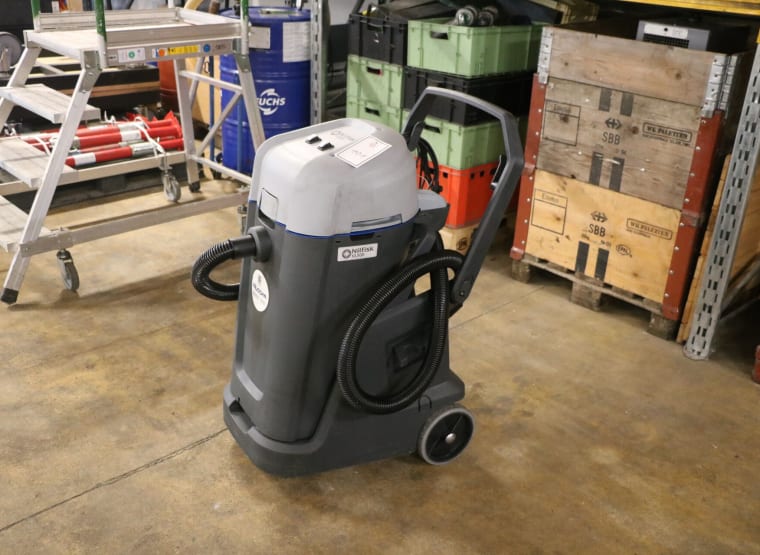 NILFISK VL 500 Wet vacuum cleaner