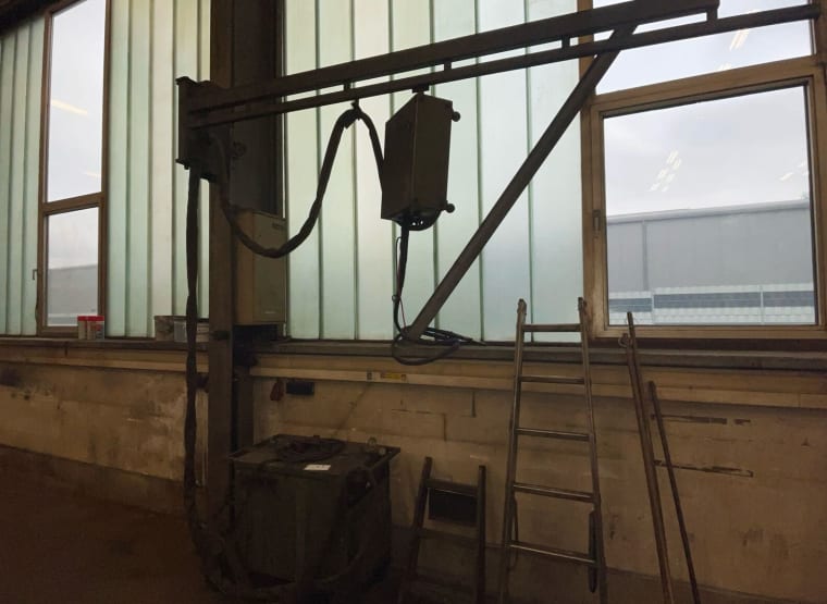 REHM RS320/K welding rectifier with wall-mounted slewing jib crane