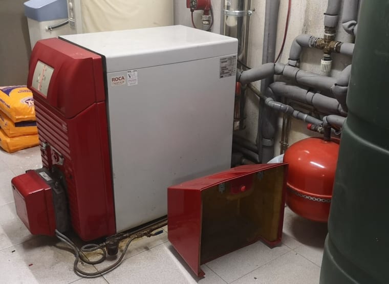 ROCA Lot of gasoil boiler, tank and water heater