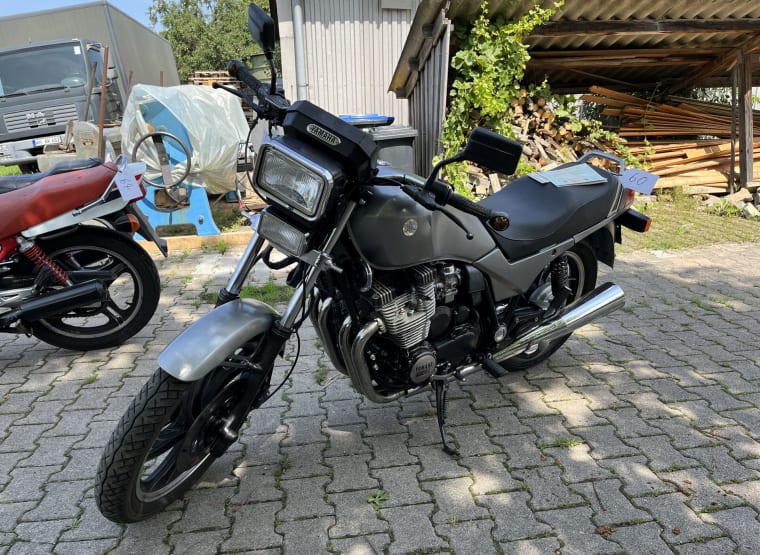 YAMAHA XJ 750 11 M motorcycle